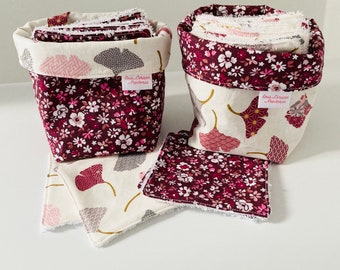 Lingettes démaquillantes lavables en tissu a fleurs tons roses et  Éponge de bambou bio blanche panier assorti.