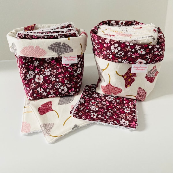 Lingettes démaquillantes lavables en tissu a fleurs tons roses et  Éponge de bambou bio blanche panier assorti.