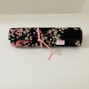 Brush case in black cotton fabric with Japanese flowers, black interior