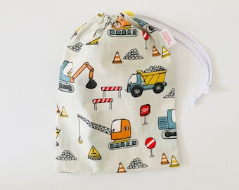 Waterproof bag for wet swimsuits in beige coated cotton fabric with truck and construction equipment designs