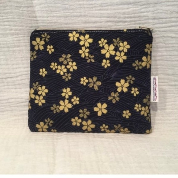 Petite trousse à maquillage en tissu Japonais bleu marine fleurs dorées