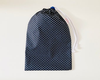 Waterproof bag for wet swimsuits in navy blue coated cotton fabric with small white star patterns