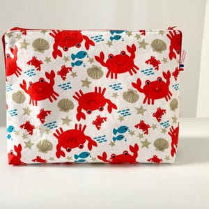 Grande beauty case in tessuto di cotone bianco con motivi a granchio rosso