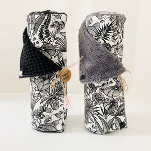 Rolo de papel toalha lavável em tecido de algodão floral preto e branco e tecido de favo de mel preto ou esponja de bambu cinza
