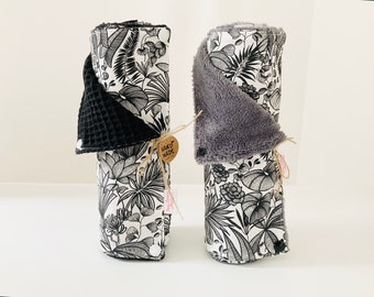 Roll of washable towel, black and white floral cotton fabric and black honeycomb fabric or gray bamboo sponge