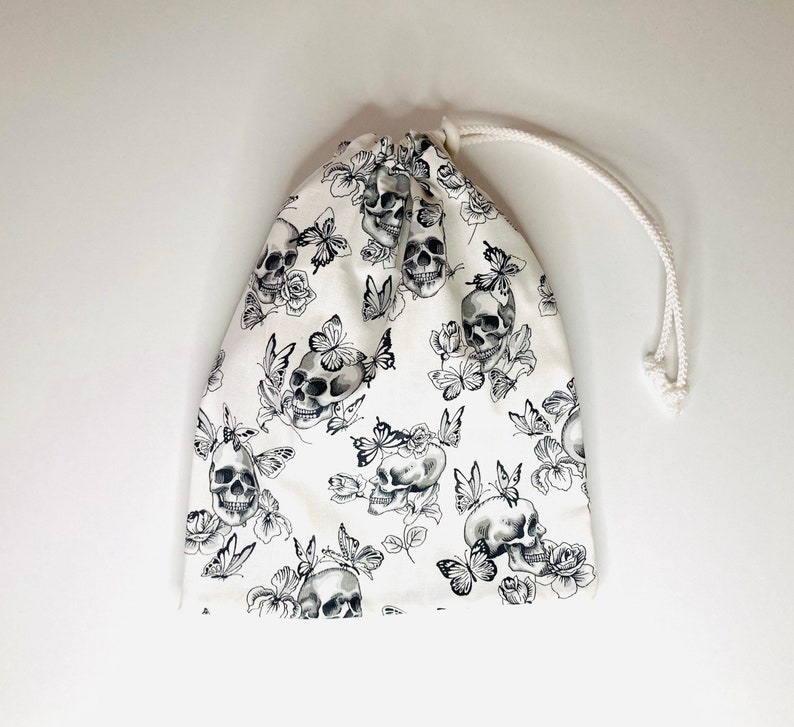 Bolsa para bañador impermeable de tejido de algodón recubierto de color blanco con estampado de calaveras imagen 1