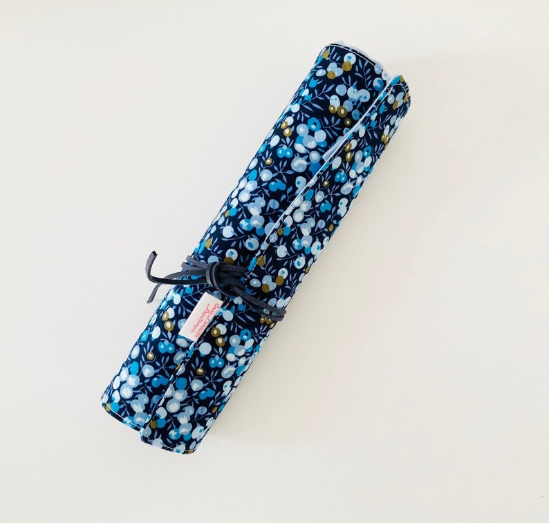 Trousse à pinceaux de maquillage ou de peinture, en tissus liberty bleu celadon et lin bleu ciel image 1