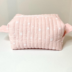 Astuccio piccolo trapuntato in tessuto di cotone doppia garzata rosa con stelle bianche