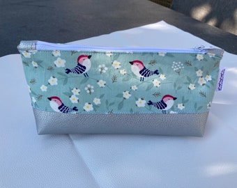 Makeup bag in silver synthetic leather and spring bird printed cotton fabrics