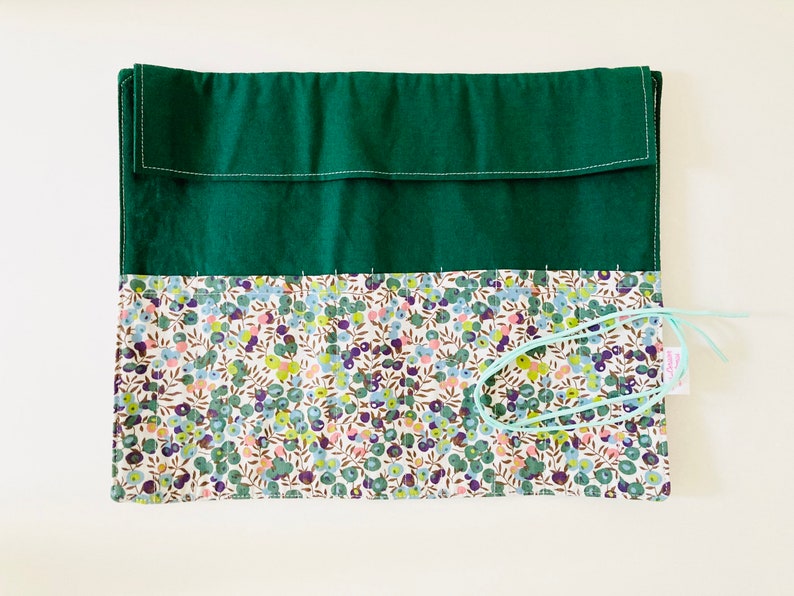 Trousse à pinceaux de maquillage ou de peinture, en tissus liberty vert et tissu coton vert image 2