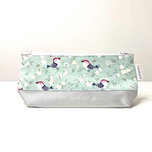 Trousse à maquillage en cuir synthétique argent et tissus coton imprimés oiseaux de printemps