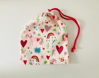 Waterproof bag for wet swimsuit in cream white coated cotton fabric with pink unicorn patterns