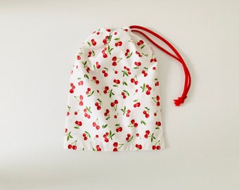 Waterproof bag for wet swimsuits in white coated cotton fabric with cherry patterns