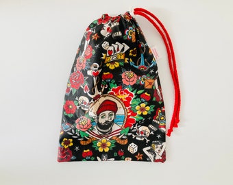 Waterproof bag for wet swimsuit in black coated cotton fabric with vintage tattoo patterns