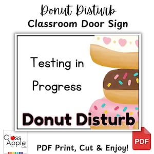 Può includere: Un cartello per la porta della classe con una pila di tre ciambelle con glassa rosa, cioccolato e vaniglia. Il cartello recita "Testing in Progress" e "Donut Disturb". Progettato per essere stampato e tagliato.