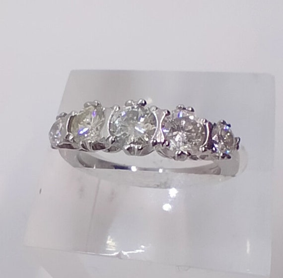 Stunning quality platinum and  0.90 carat diamond 5 stone ring. Wedding engagement promise Jewellery