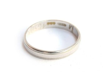 Vintage platinum wedding band ring