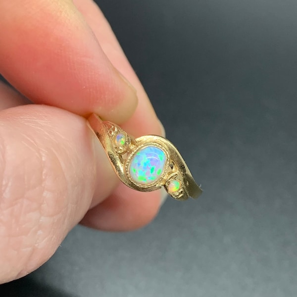 Stunning Vintage 9ct Gold Opal Trio Ring - Size O