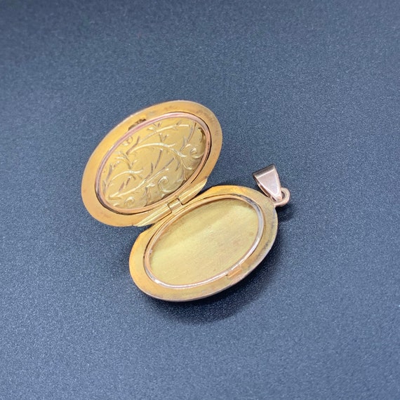 An Stunning 9ct Gold Oval Bk And Ft locket SKU 451