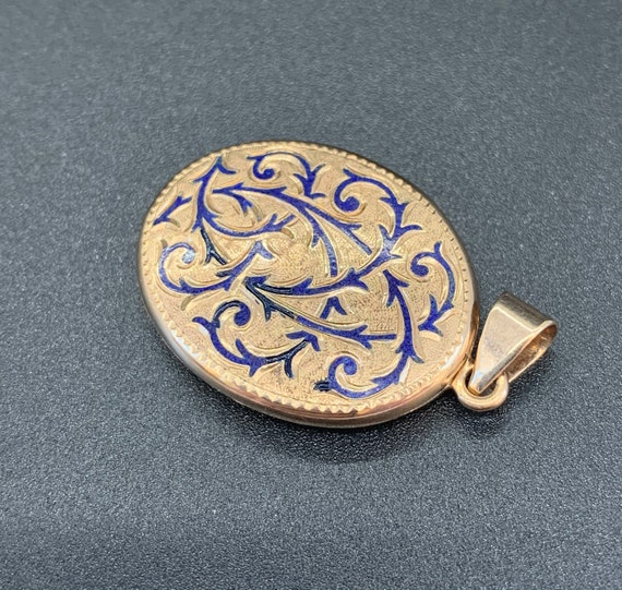 An Stunning 9ct Gold Oval Bk And Ft locket SKU 451