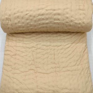 Colcha Kantha bege feita à mão em ambos os lados, roupa de cama minimalista boho, manta tamanho queen, manta de algodão indiano.