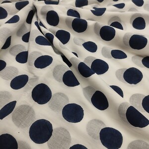 Tela de algodón con estampado de bloques indio, cambray de lunares negros, tela para coser, prendas de vestir con lunares.