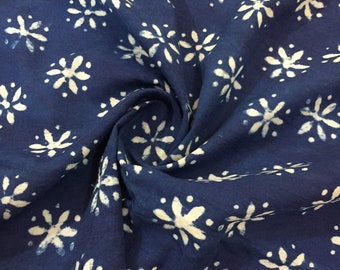 Tissu imprimé fleurs blanc 100 % coton, tissu imprimé main bloc bleu indigo, tissu voile de coton doux, tissu 1 à 10 yards RAJ #137