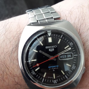 Seiko 5  baby pogue sports automatic 6119-6023 original 1975 model rare vintage Watch