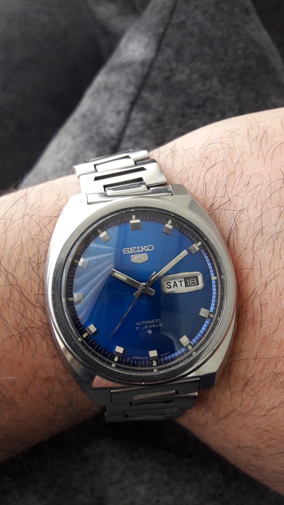 セイコー5★オーバホール済★デイデイト★自動巻★ヴィンテージ70S★ブルー Seiko 5 Automatic Watch: 1974 Vintage Jumbo Case, Blue Dial - Etsy