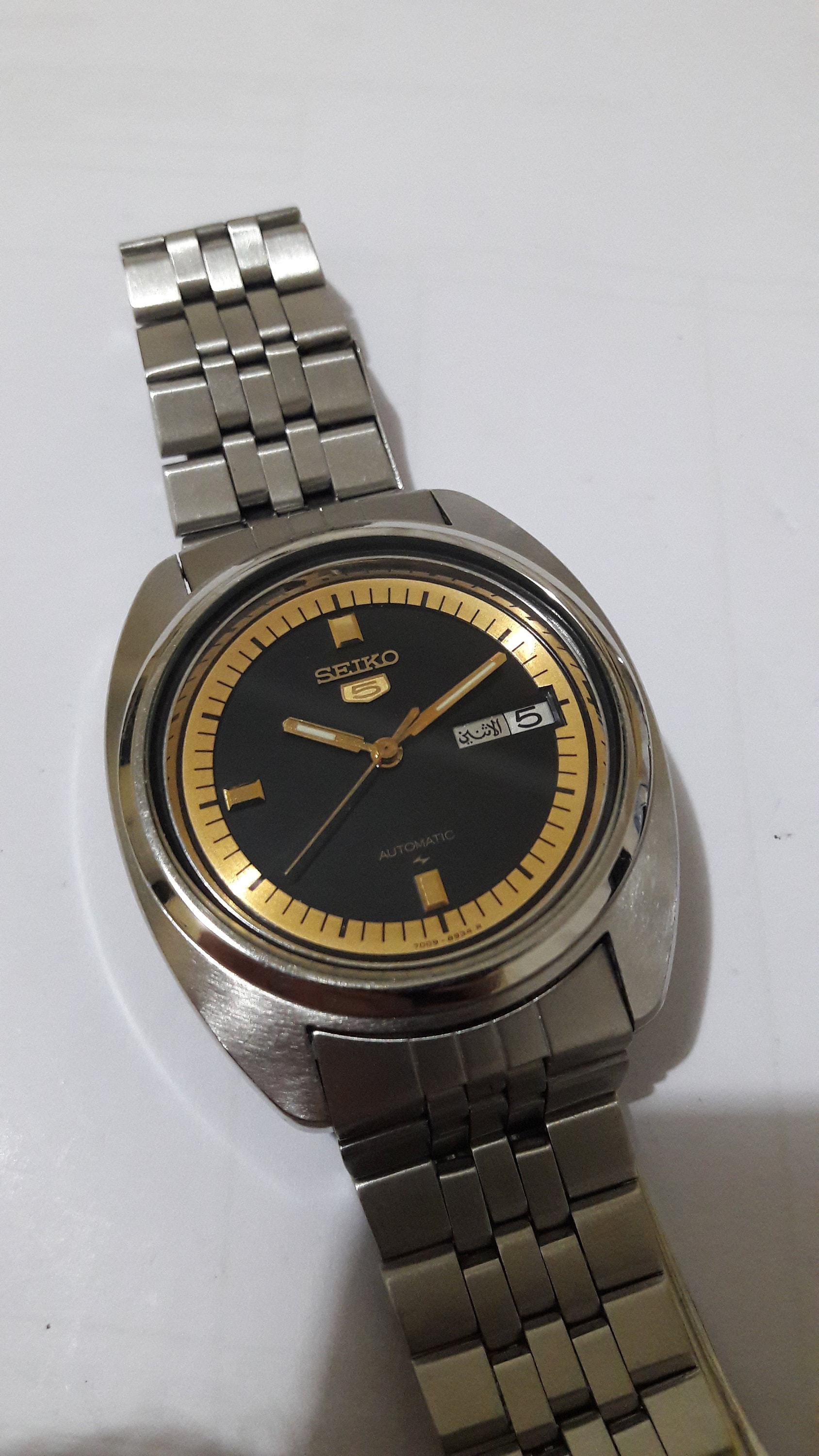 Seiko 5 Automatic Black and Gold Tone Dial 7009 -8081 Full