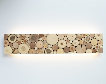 Minimalistische Wandleuchte aus Holz, lineare Wandlampe, Leselampe, Wanddeko aus Altholz, LED-Holzleuchte, Design-Wandleuchte aus Holz