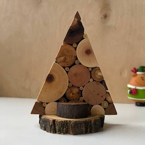 Kleine houten kerstboom, kerstboom van hergebruikt hout, kersttafeldecoratie, kerstcadeaus, kerstboomversiering, rustieke houten boomdecoratie