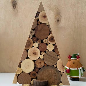 Kerstboom houten hoog 22cm(8 5/8"), Teruggewonnen houten kerstboom, Kerst tafelblad decor, Kerstboom Ornament, Rustiek houten boom decor
