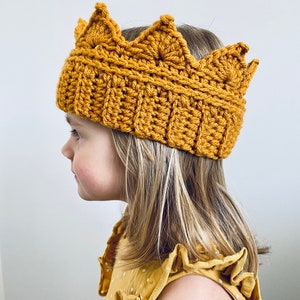 Crochet Crown Pattern / Ear Warmer. image 9