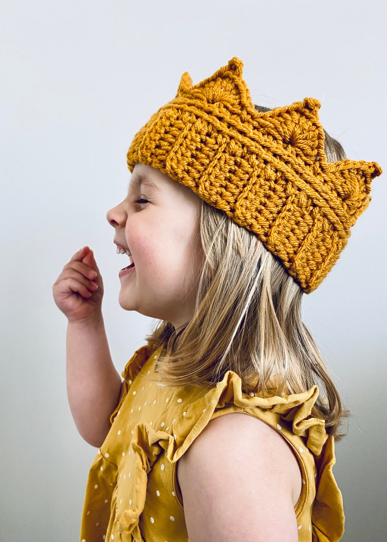 Crochet Crown Pattern / Ear Warmer. image 4