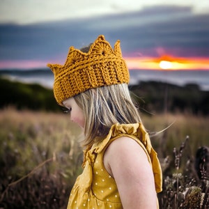 Crochet Crown Pattern / Ear Warmer. image 3