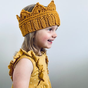 Crochet Crown Pattern / Ear Warmer. image 1