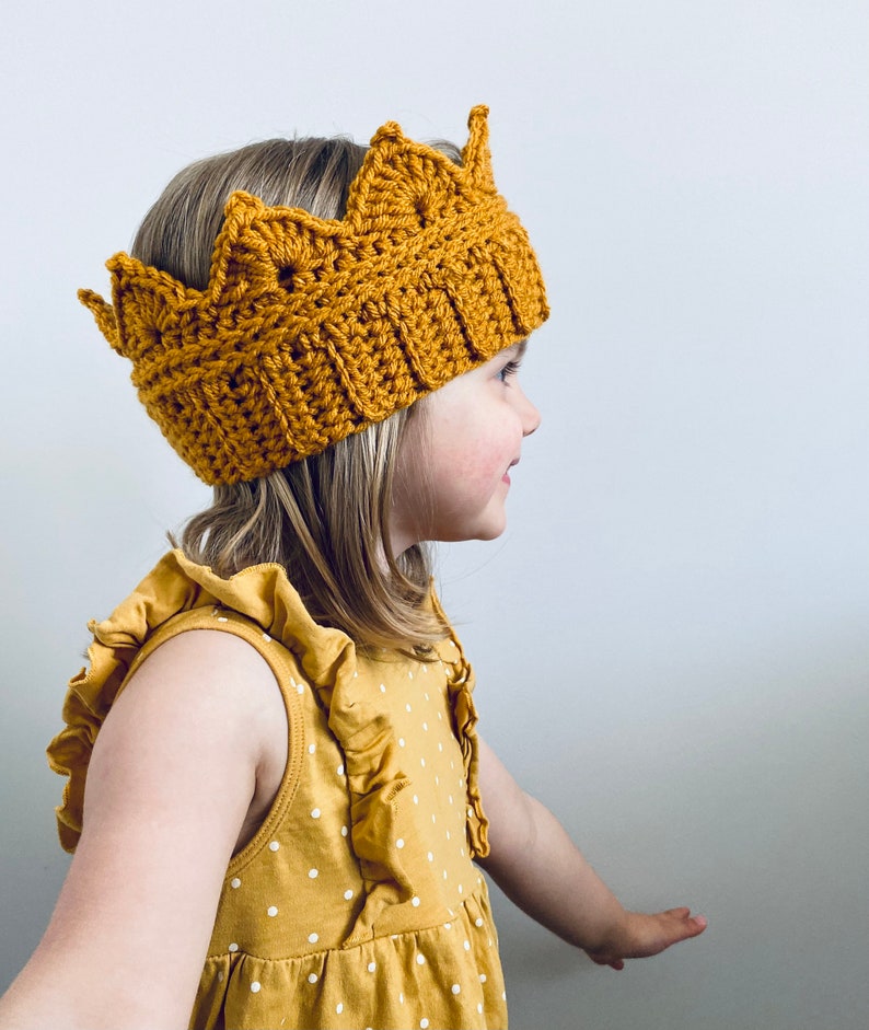 Crochet Crown Pattern / Ear Warmer. image 10