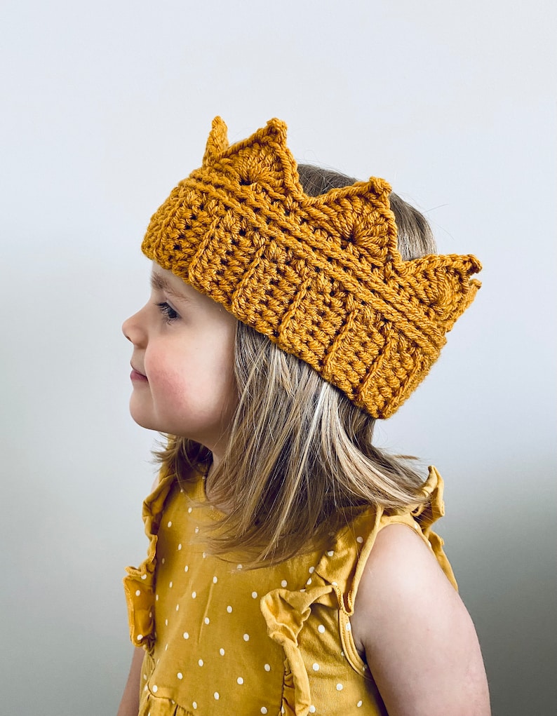 Crochet Crown Pattern / Ear Warmer. image 7