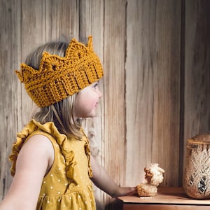 Crochet Crown Pattern / Ear Warmer. image 2