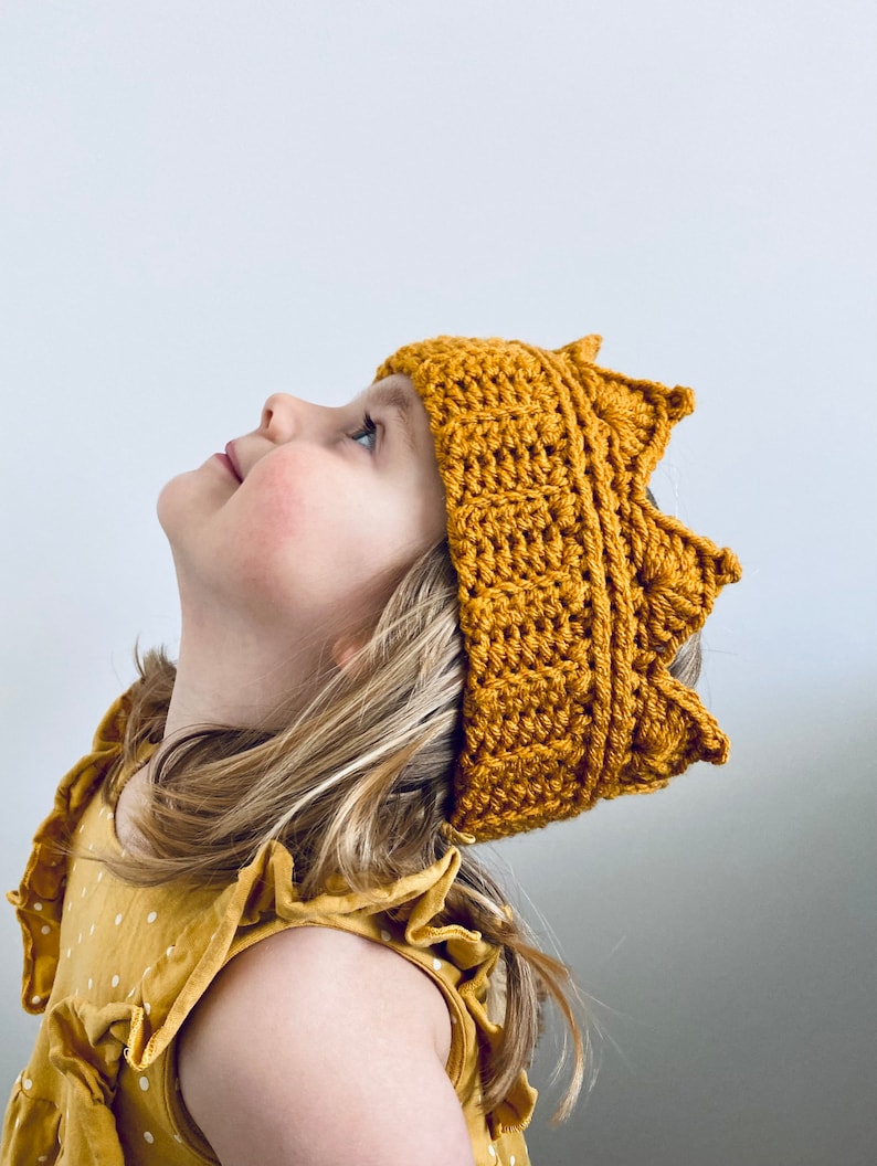 Crochet Crown Pattern / Ear Warmer. image 5
