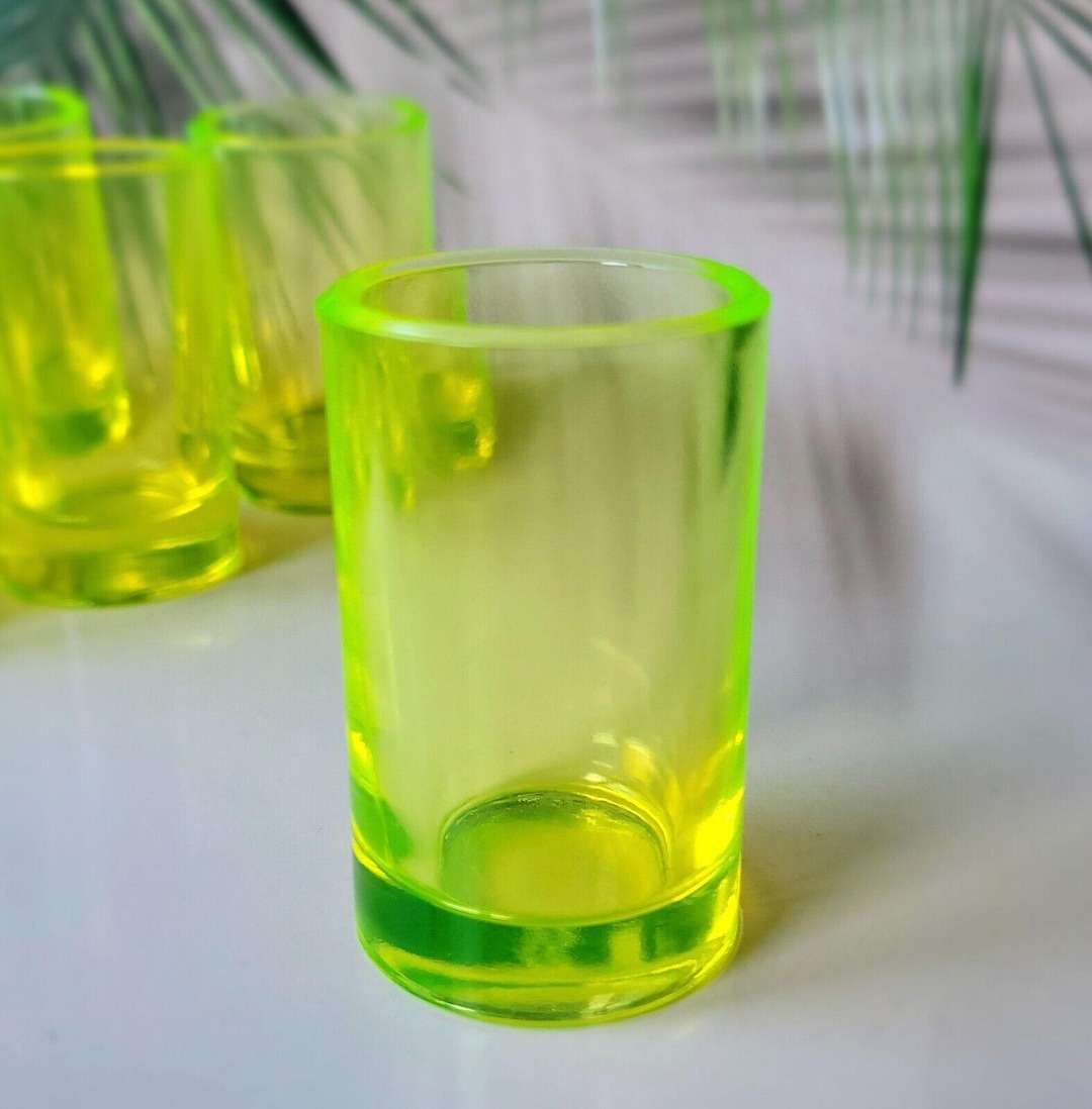 Uranum Glass Fgurne Vaselne Yellow Glass Statue Collectble Uranum