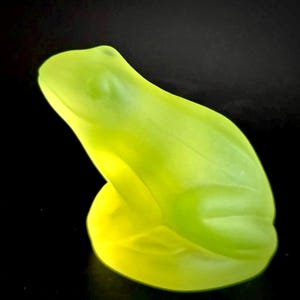 Uranium Glass Frog Figurine Art Deco Collectible Vaseline Yellow Frosted Matte Glass Statue Animal Art Glass