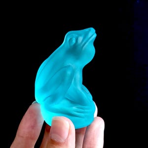 Aquamarine Uranium Glass Frog Figurine Art Deco Cyan Vaseline Blue Glass Animal Small Statue Collectible Gift for Glass Collectors