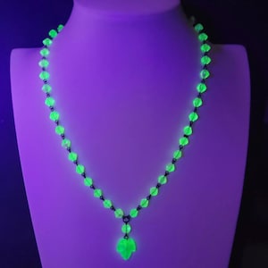 Vintage Style Uranium Glass Necklace 18&#39;&#39; Vaseline Yellow Glass Czech Vintage Beads Women&#39;s Jewelry Art Deco Style Unique Gift for Women