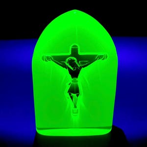 Uranium Vaseline Glass Christ Jesus Statue Collectible Uranium Figurine Yellow Glass Art Deco Rare Depression Glass Figurine