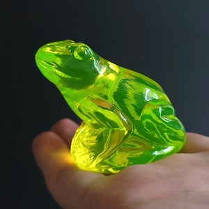 Art Deco Uranium Glass Frog Vaseline Depression Yellow Glass Animal Figurine Vaseline Glass Toad Statue Collectible Uranium Aniamls