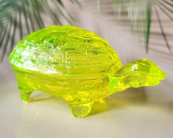 Turtle Uranium Glass Trinket Box Vaseline Yellow Uranium Glass Collectible Figurine Art Glass Bohemian Glass Art Deco Jewelry Box