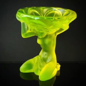 Ciotola in vetro di vaselina e uranio, ciotola Art Déco in vetro giallo Depressione H.Hoffmann, ciotola in vetro da collezione degli anni &#39;30, idea regalo per gli amanti dell&#39;Art Déco di Atlantic.