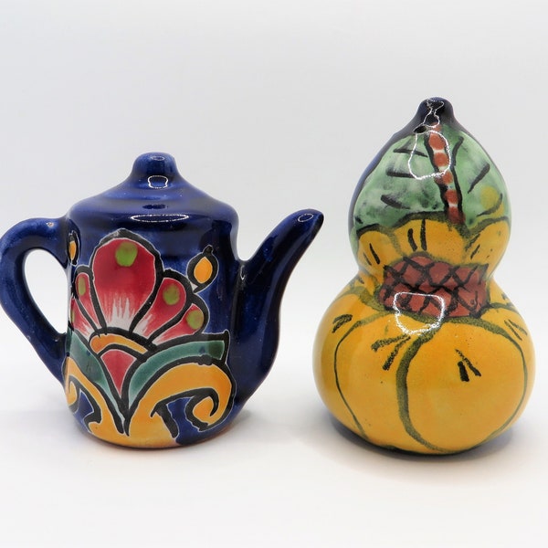 Talavera salt and pepper shakers, Tea pot shape, Gourd shape, Vintage colorful seasoning shakers, Cobalt blue